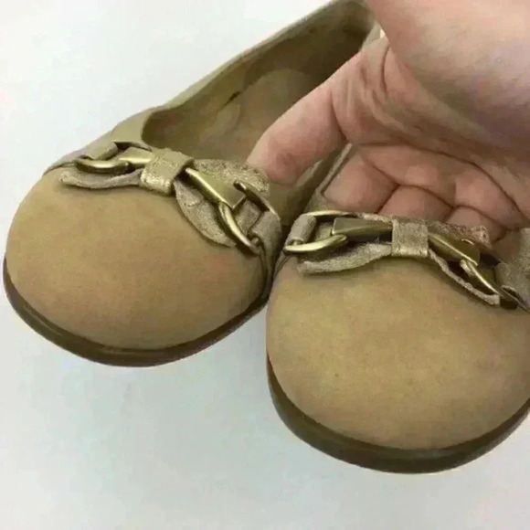 New Aerosoles Flats Sz 7.5 Beccarat Tan Gold Suede - Picture 7 of 8